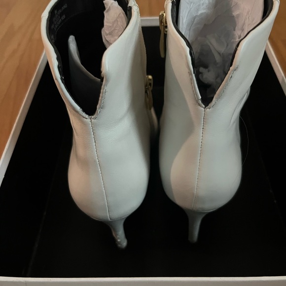 Elegant white leather boots - Picture 2 of 8